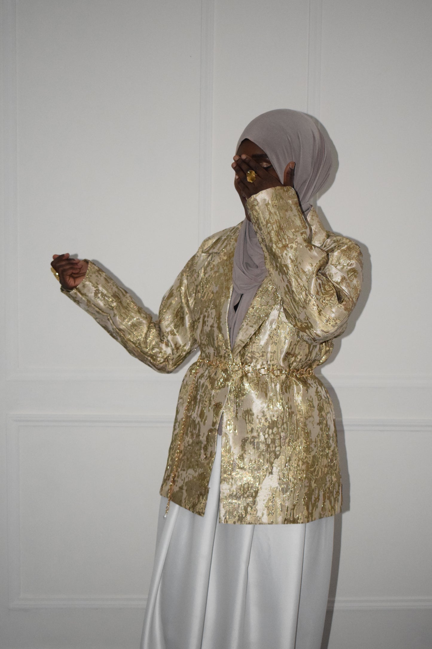 Veste en brocart doré