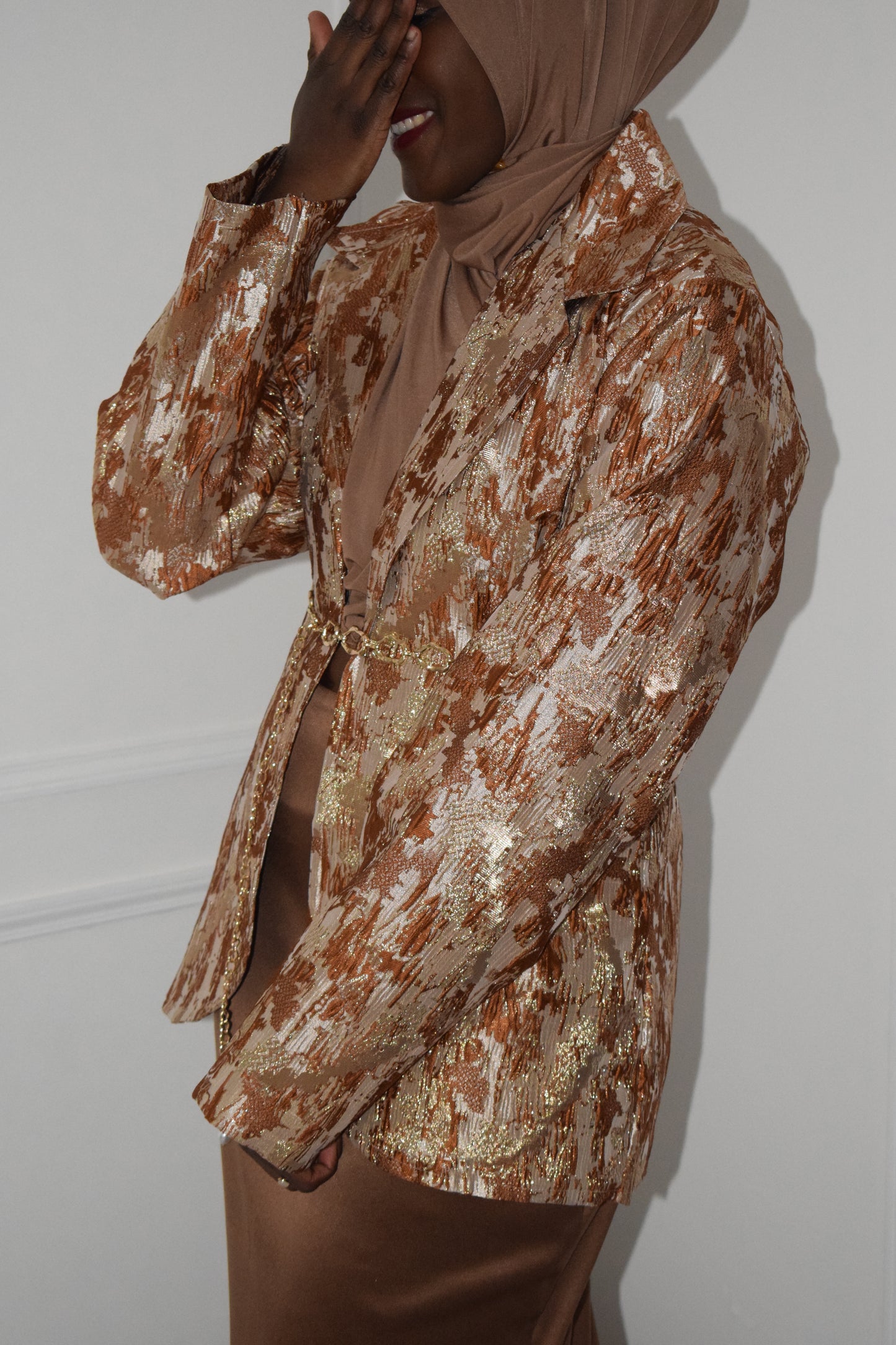 Veste en brocart bronze et or